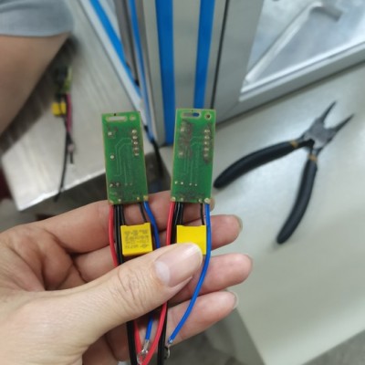 汽车传感器PCB低压注塑包胶模具，胶料